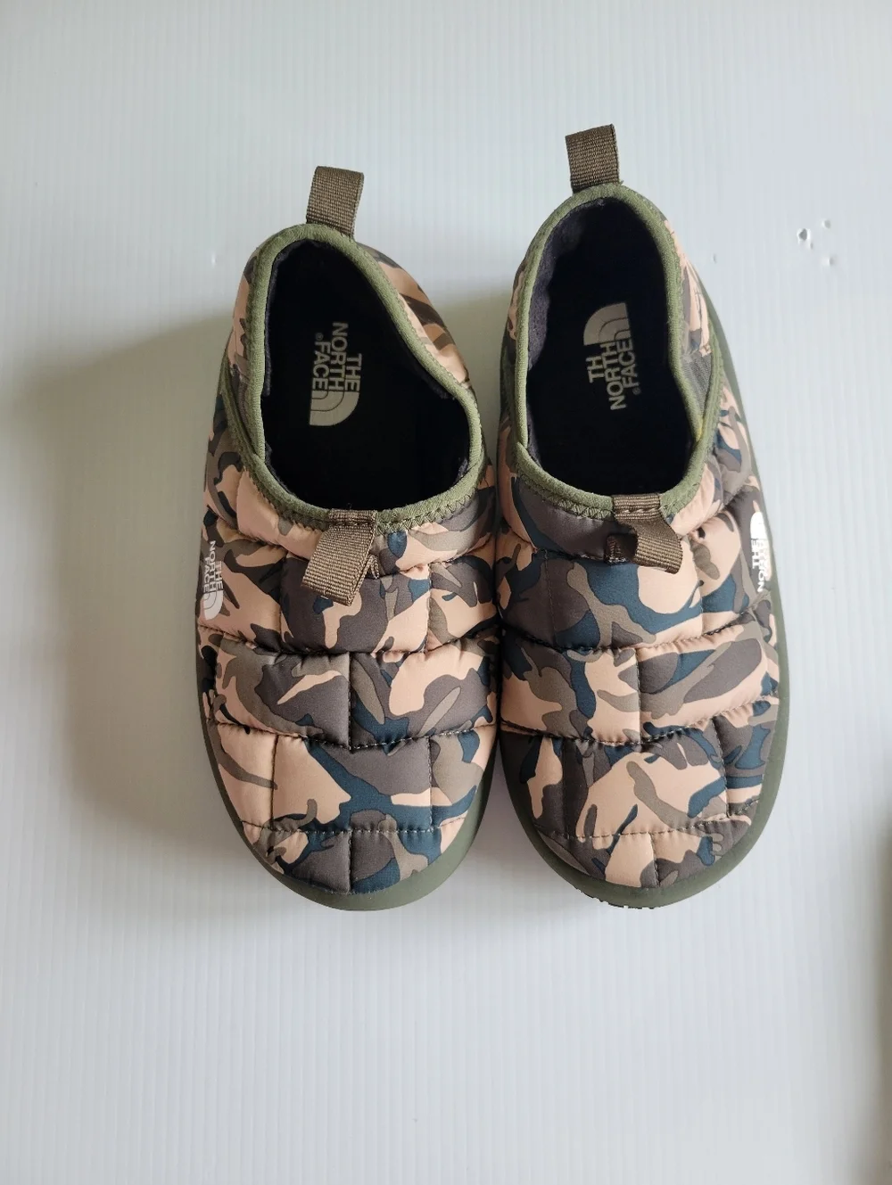 The North Face Youth Boys THERMOBALL Traction Mules II Size 5 Camo